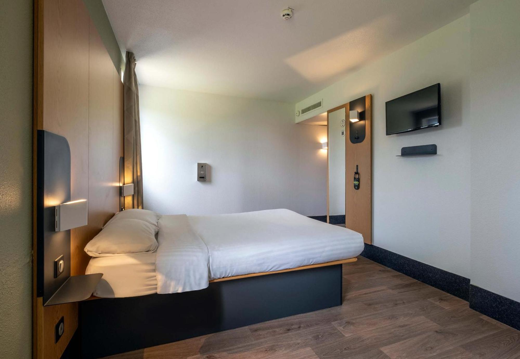 B&B Hotel Niort Marais Poitevin Est Exterior photo