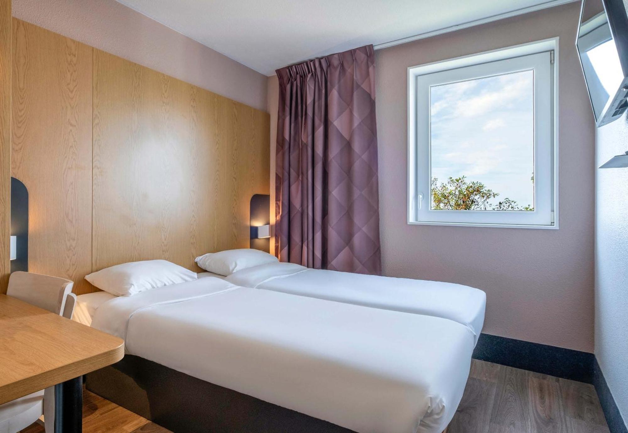 B&B Hotel Niort Marais Poitevin Est Exterior photo